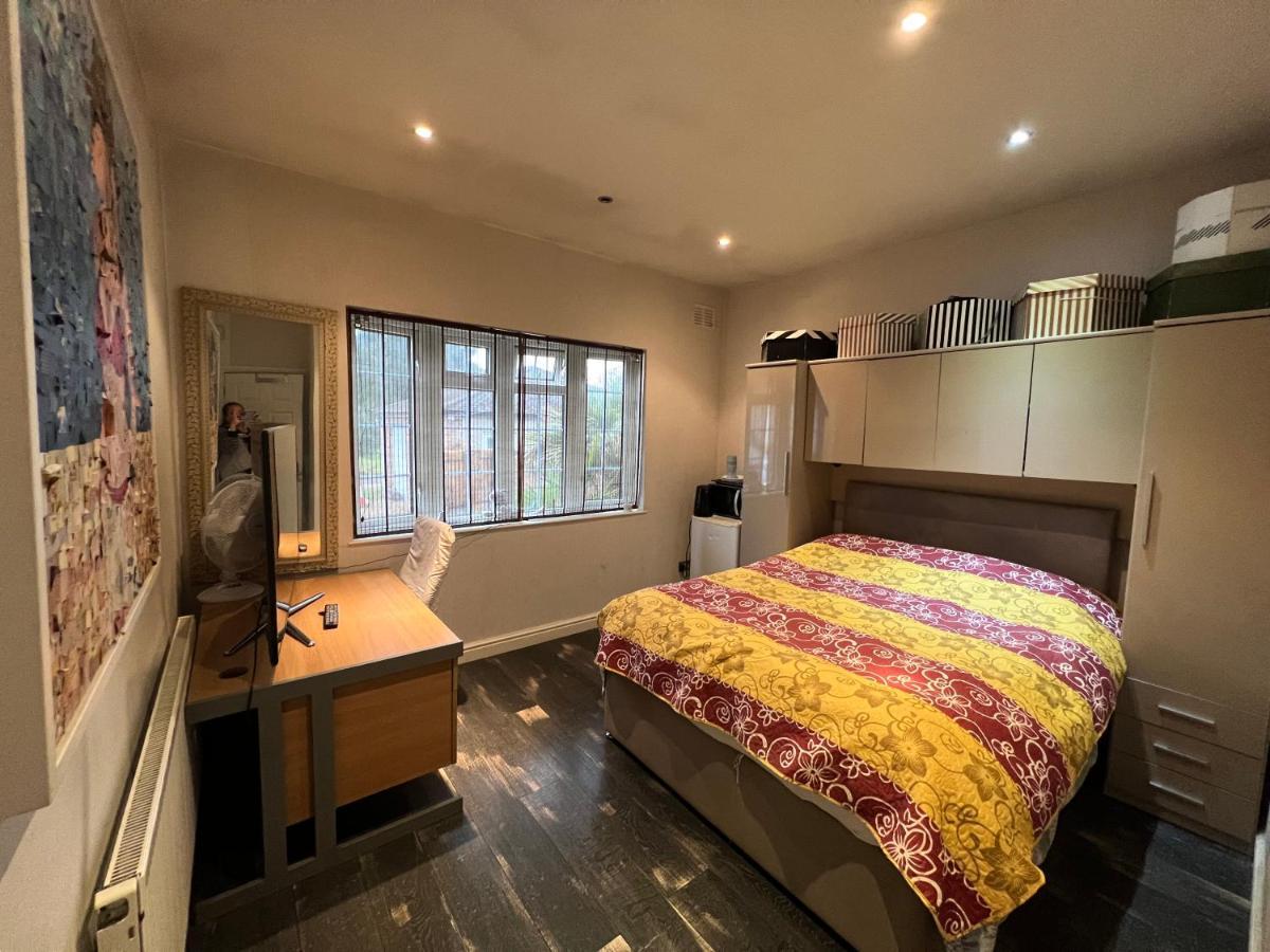 The Caduceus- Residence Chertsey Luaran gambar