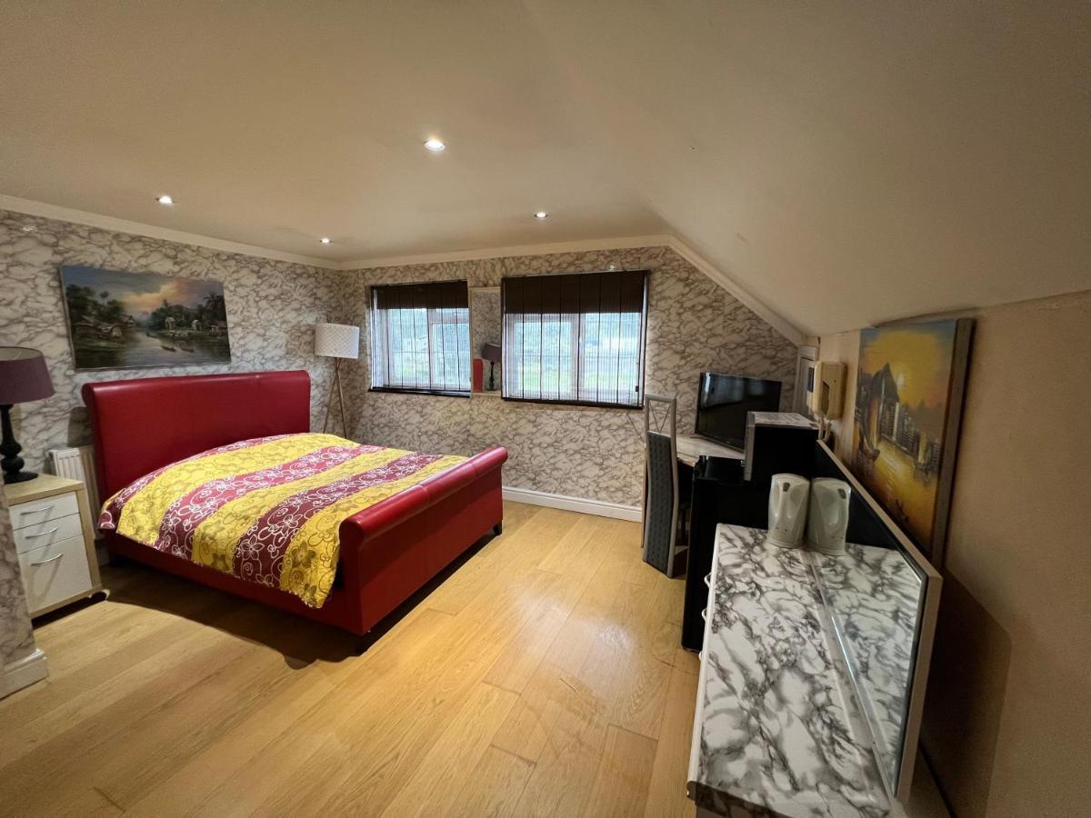 The Caduceus- Residence Chertsey Luaran gambar