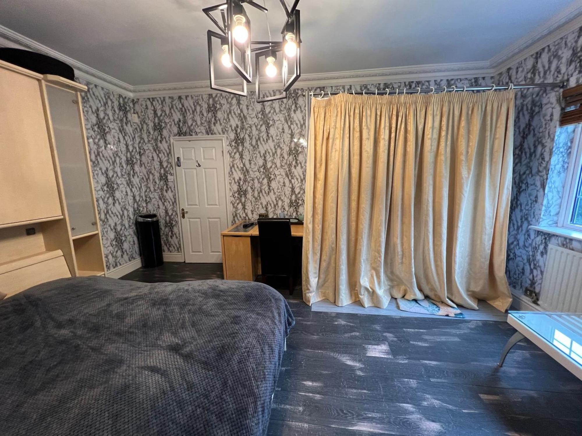 The Caduceus- Residence Chertsey Luaran gambar