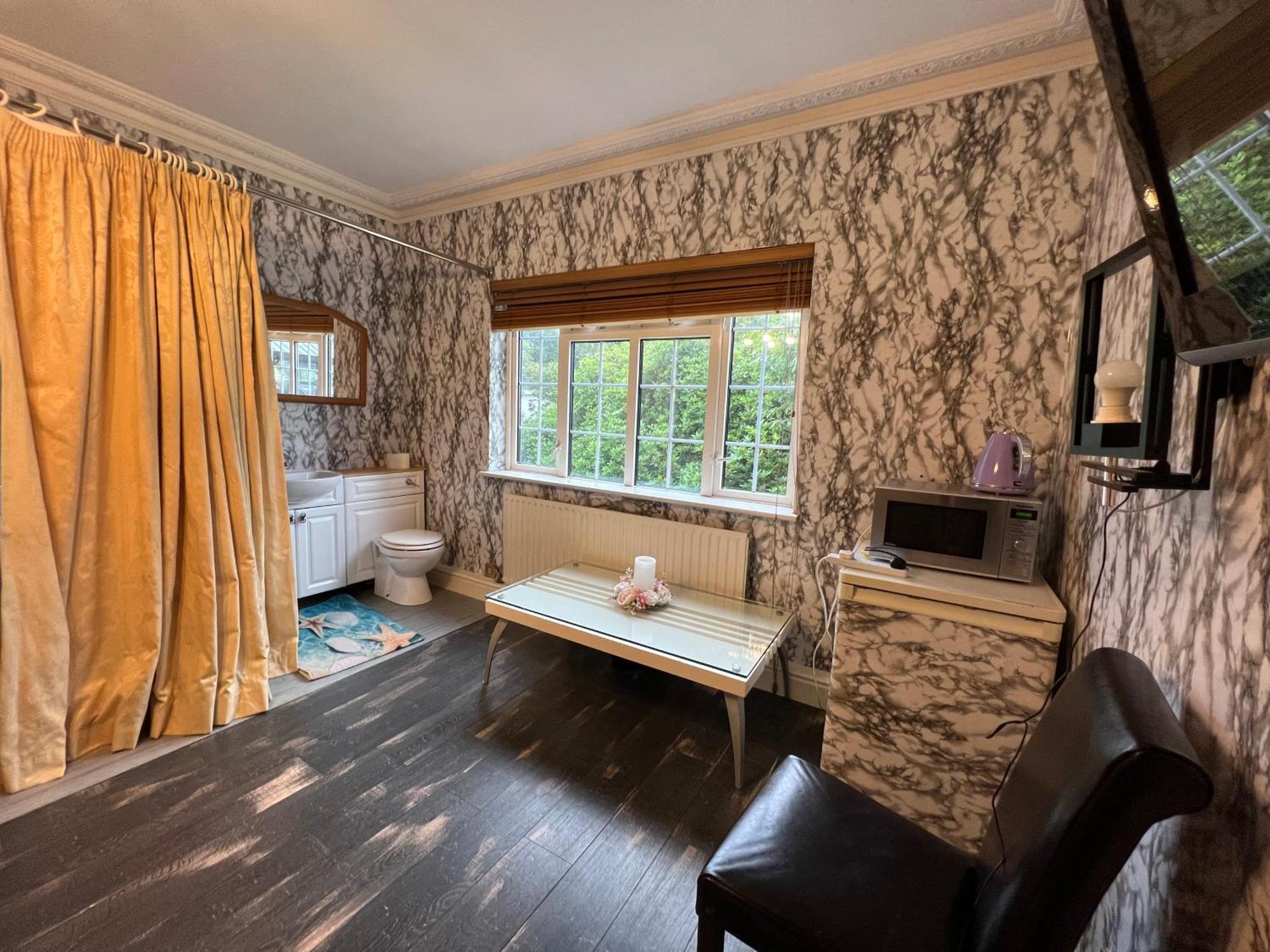 The Caduceus- Residence Chertsey Luaran gambar