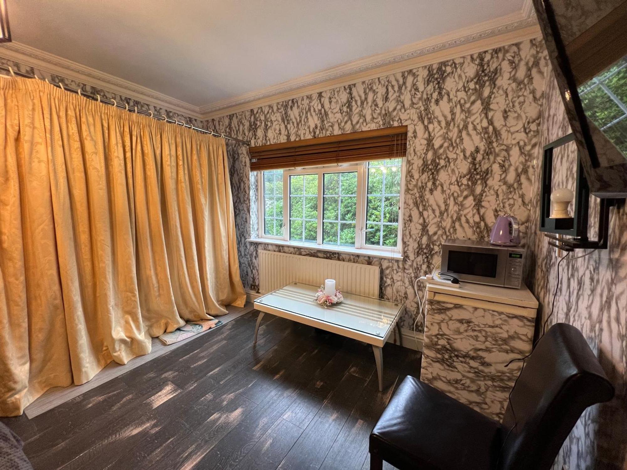 The Caduceus- Residence Chertsey Luaran gambar